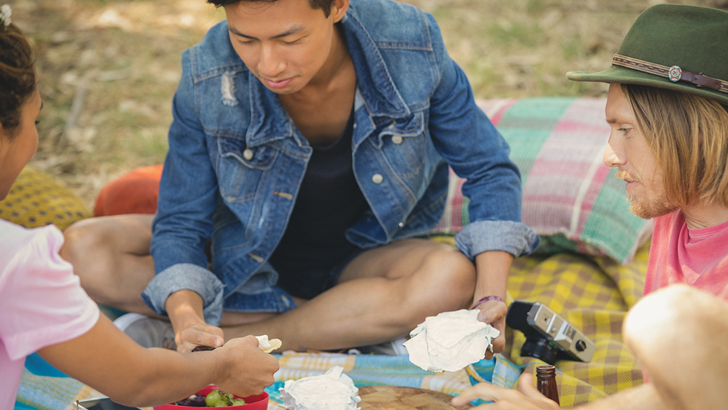 picnic beach christmas friends family food