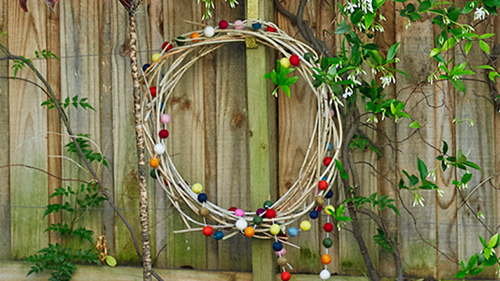 homes+ decorating christmas home beautiful festive season wreath diy craft accessories santa save money budget