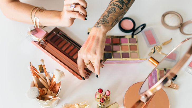 beauty blogger blog facebook make-up tutorial fashion cosmetics vlogger tax deduction