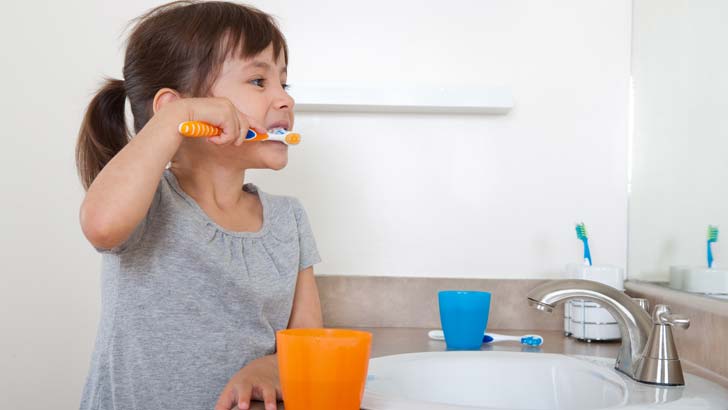 brush-your-teeth-with-a-cup-to-save-water.jpg