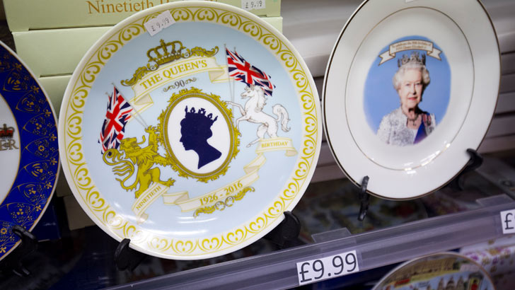 queen elizabeth ii commemorateive plates