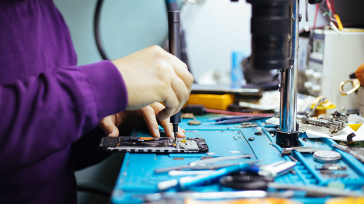 saving money by fixing broken iphone screen