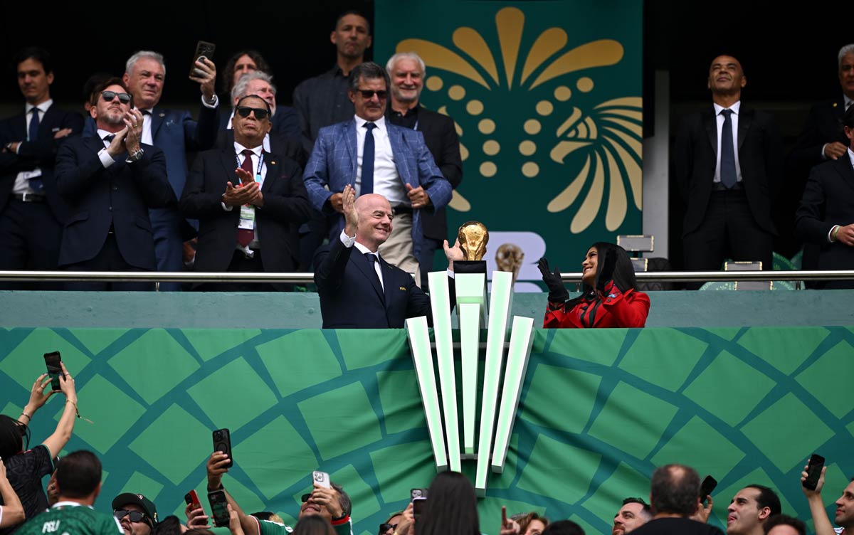 infantino-salma-hayek-world-cup-2026-mexico-city.jpg